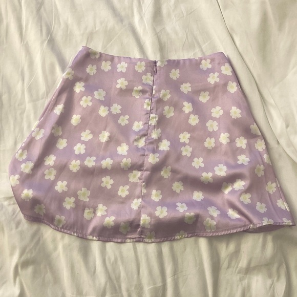 Purple Mini skirt with flowers - Picture 3 of 4